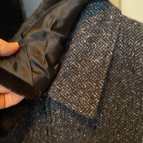 NWT cropped wool zip up jacket with removable faux fur collar. - Picture 9 of 9